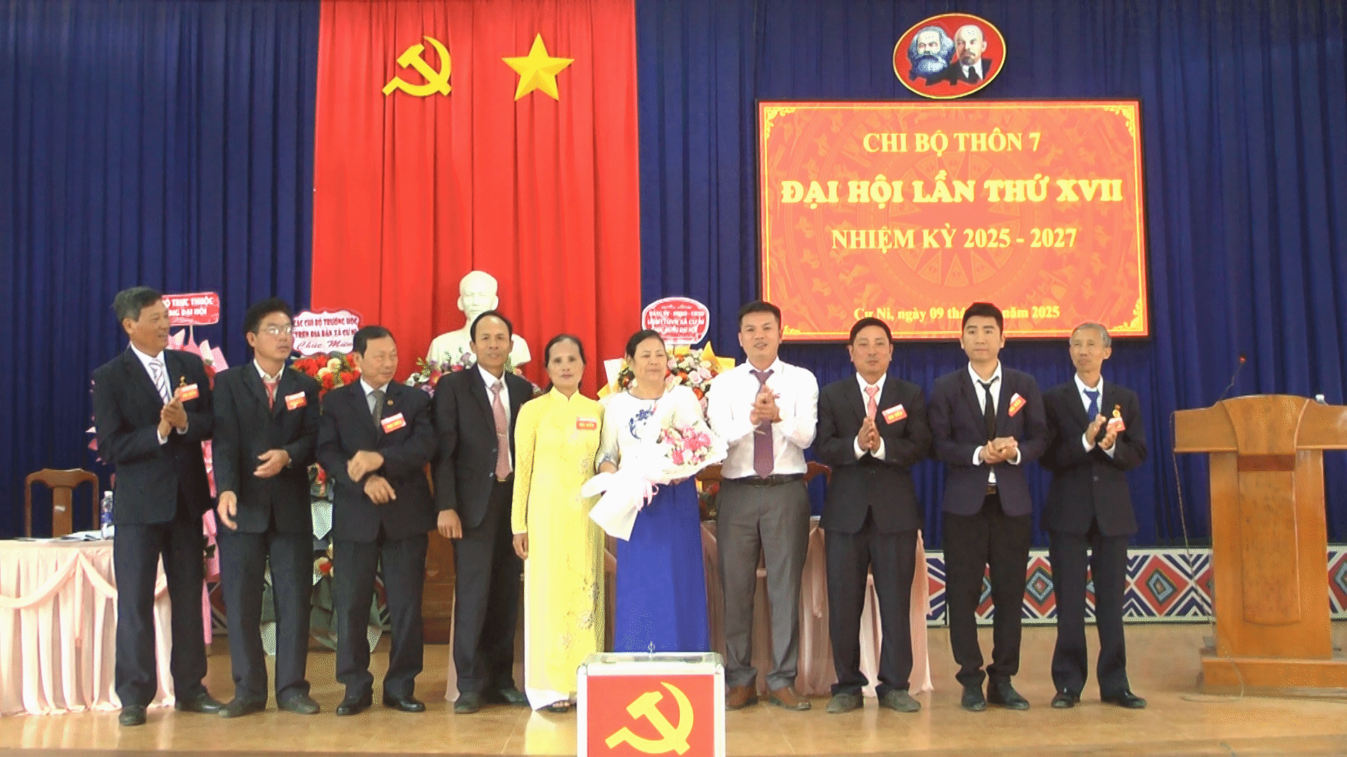 Đại hội điểm Chi bộ thôn 7, xã Cư Ni